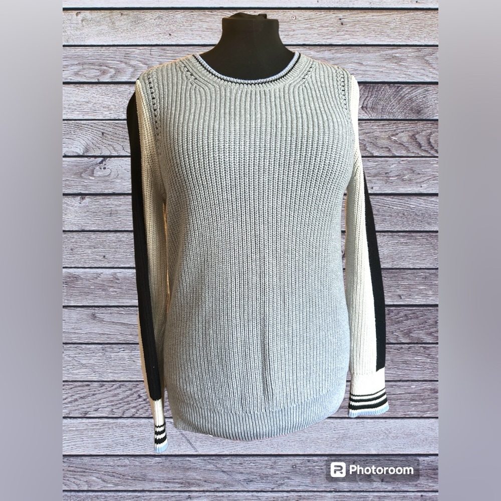 Victoria’s Secret Sweater Size Medium